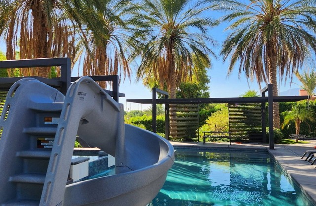 11-bedroom Estate 2.5 acres + game room