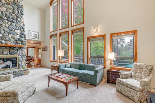 11 Mi to Cathedral Hills Home with Fireplace!