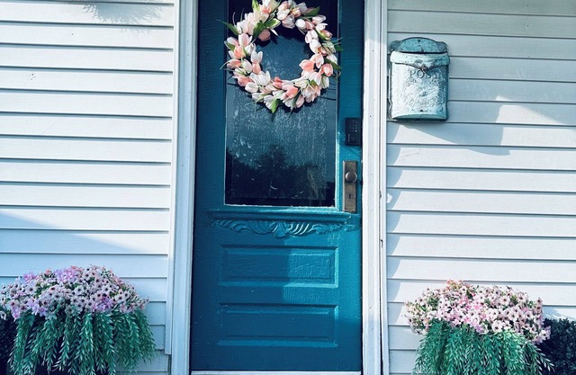 11am checkout! Charming modern vintage cottage 4 mins to the ARK! Coffee Bar!
