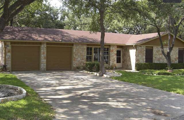 12 acre park, huge kitchen, lots of open and private living spaces