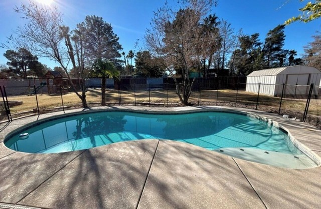 12 guests. W/Ping pong, Air hockey, Volleyball!
