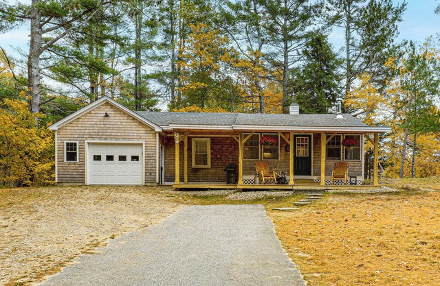 12 Mi to Mt Sunapee Ski Resort: Cozy Cottage!