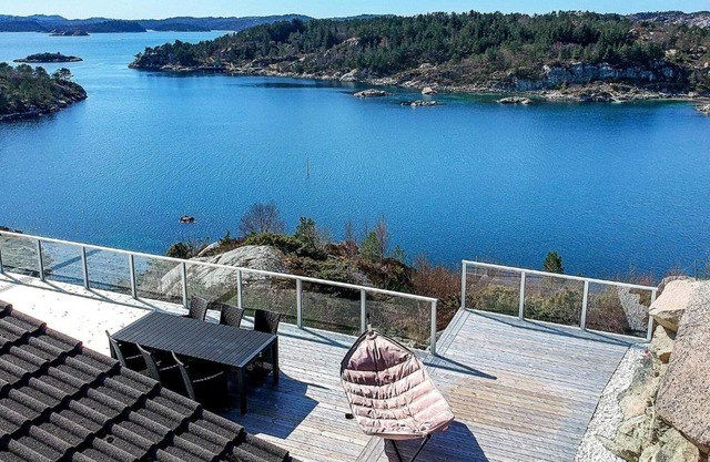 12 person holiday home in Fitjar