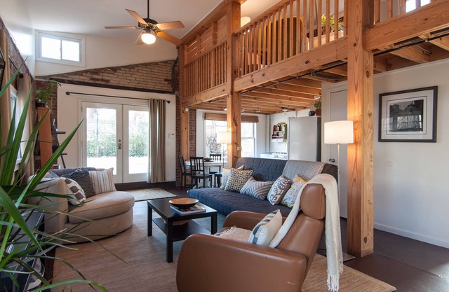 12 South Loft - Peaceful, private guesthouse in a perfect location!