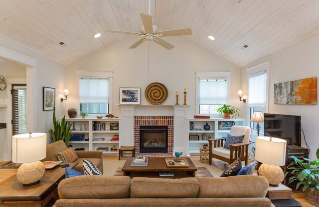 12 South luxury guest cottage offers comfort and a great location!