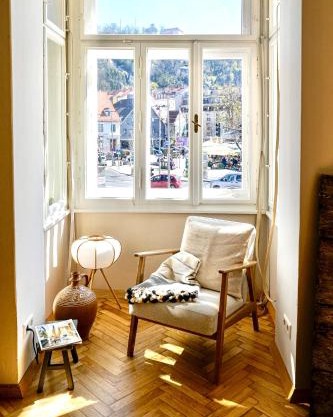 120 m2 purer Luxus im Stadtzentrum mit Balkon und Parkplatz