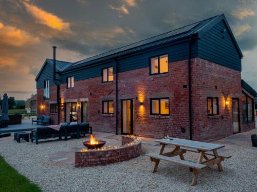 14 Bed in Berriew 90568