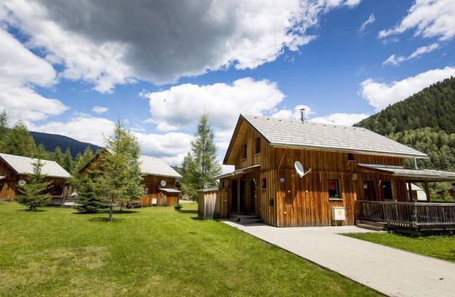 # 140 mit 4 Schlafzimmern & Sauna by Interhome
