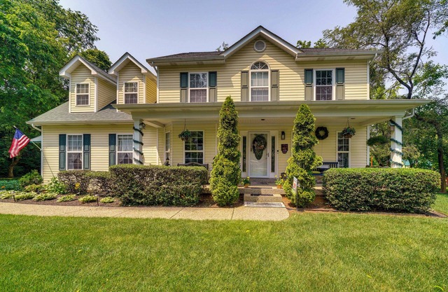 15 Mi to Louisville: Family Home w/Private Yard!