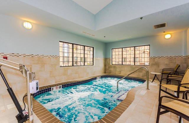 15 Min Walk to University of North Dakota. Free Breakfast. Indoor Pool & Hot Tub.