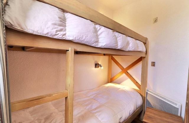 150m from resort center, 5th floor, balcony, ski locker, 41m², La Tania