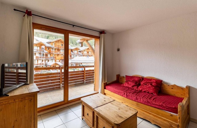 150m from resort center, 4th floor, view resort, fitness, swimming pool, balcony, tv, ski locker