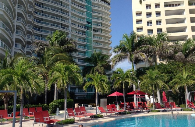 15th Floor Condo overlooking pacific ocean