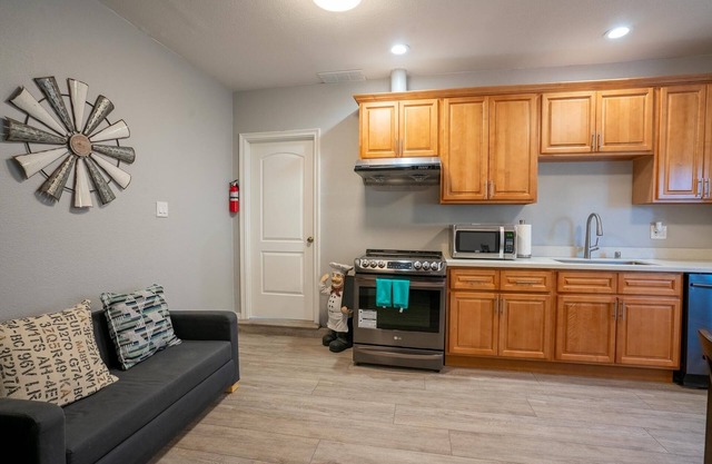 16 Guests❤️6BR/3BA/Private❤️Comfy/Quiet/Convenient