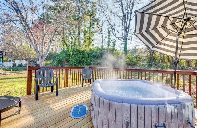 18 Mi to Downtown Atlanta: Quiet Home w/Fire Pit