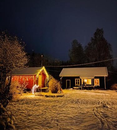 1850 Old Farmhouse Retreat with jacuzzi and sauna
