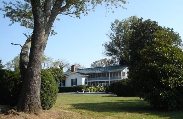 1856 Manor House on 600-Acre Working Horse/Cattle Estate