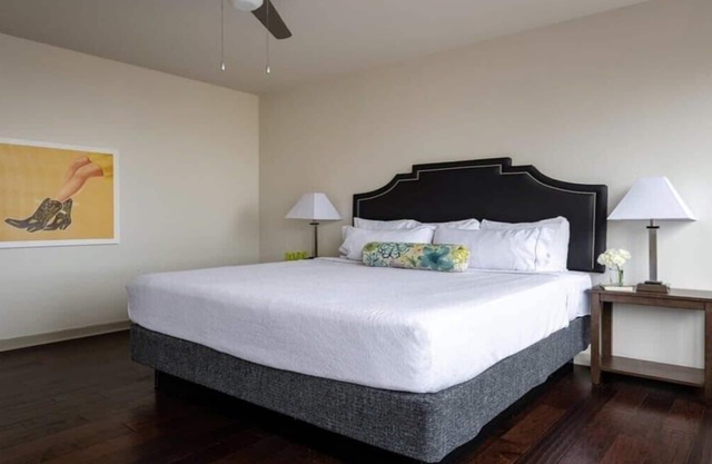 18th FL Stylish CozySuites with pool, gym 2