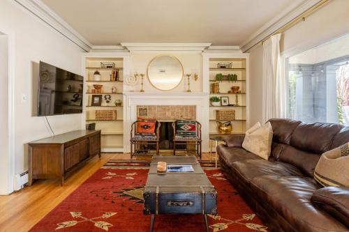 1923 Belmont House of Antiques - Coffee & Brunch