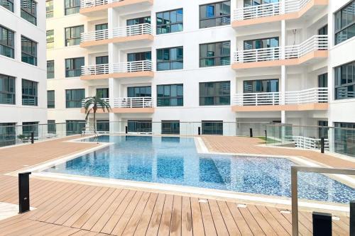 1BHK Near Airport, Pool, Parking