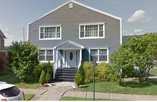 1BR + 2BA. 2nd BR available for additional fee / night. Two blocks to downtown