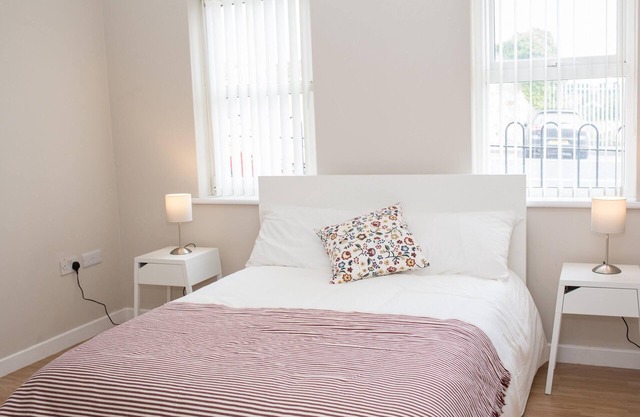 1BR Apt for 2 Guests, Near Town Centre