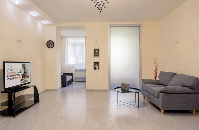 1BR Apt/Near Opera/Self-enter