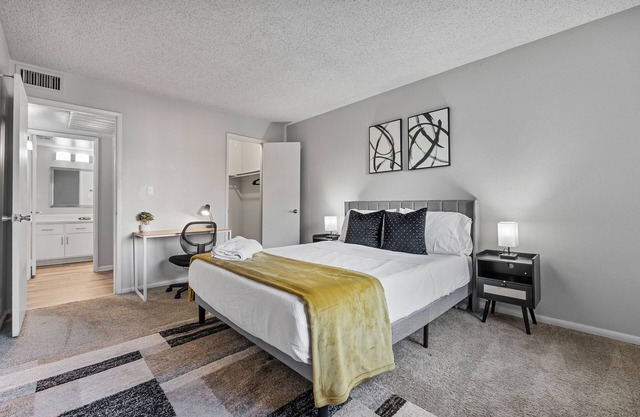 1BR - Gym - Pool - Great For Mid/Long Stays