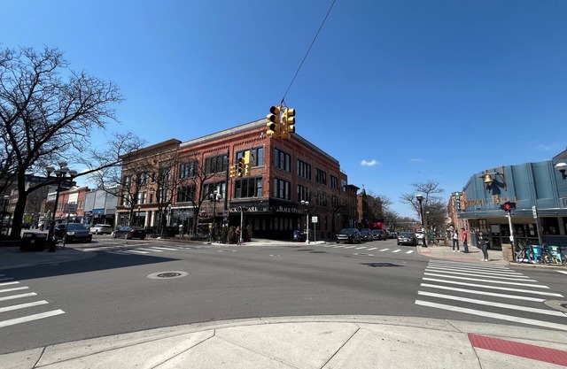 1BR in Heart of Downtown Ann Arbor w/Windows + Free Parking