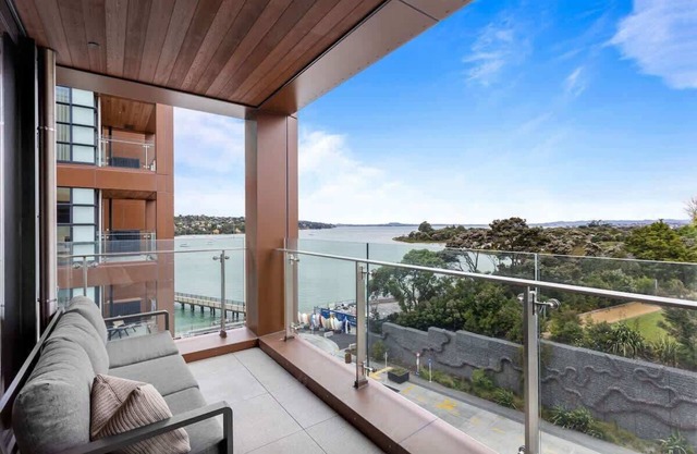 1BR with Balcony Close to Ferry by Zodiak Stays