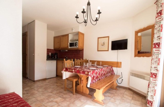 1st floor, view ski slopes, terrace, parking, tv, ski locker, 34m², Val Cenis