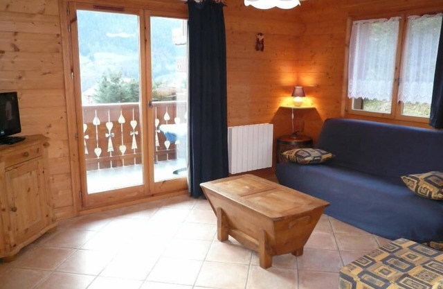 1st floor, view village, terrace, tv, ski locker, 39m², Méribel