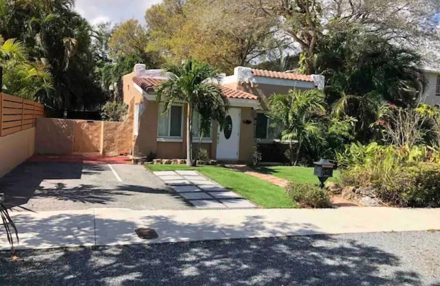 2/2 Spacious Coconut Cottage - Near Las Olas Blvd