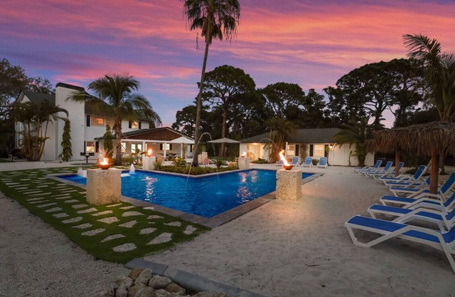 2.3 acre Luxury Estate 9 minutes from Beach!
