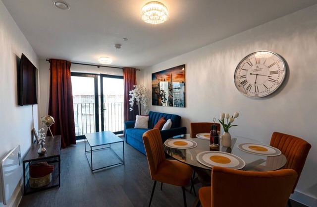 2.5bedr| PENTHOUSE| PARKING| Centre| Skyline view| 5-min from Everton Stadium|