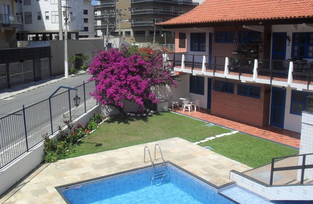 2 AIR-CONDITIONED ROOMS FOR UP TO 8 PEOPLE
