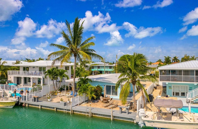 2 BED/2BATH OCEAN FRONT CANAL - BRING YOUR BOAT OR RENT ONE!