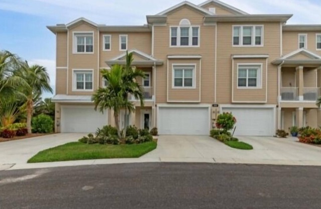 2 bed 3 bath new unit at The Landings