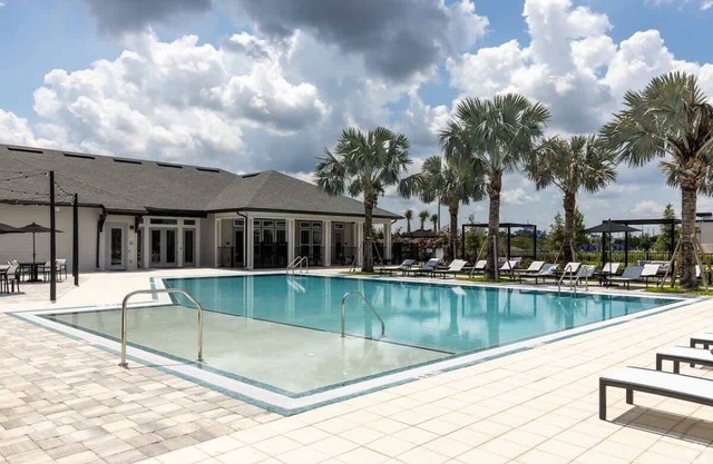 2 Bed Apt Close to Disney w ResortPerks Sleeps 8