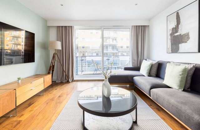 2 Bed Balcony Flat in Wandsworth