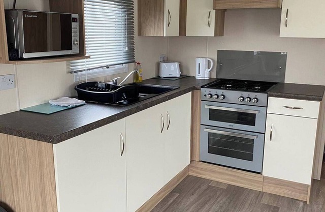 2 bed caravan in rhyl , dog friendly, with wifi