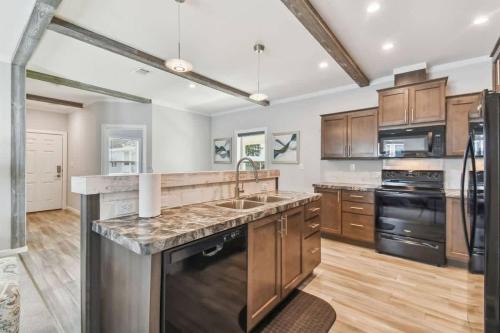 2 Bed Cozy Home, Dade City, Pickle Ball and Pool