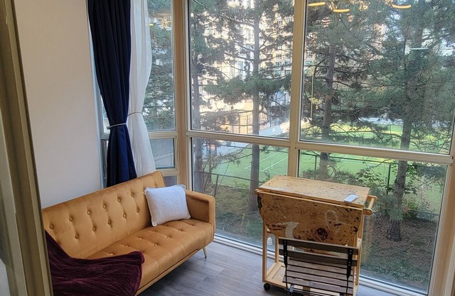 2 BED + DEN , 2 BATH spacious condo near Square one