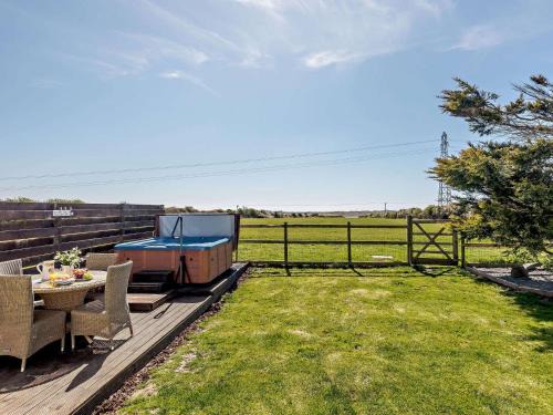 2 Bed in Rhosneigr 81515