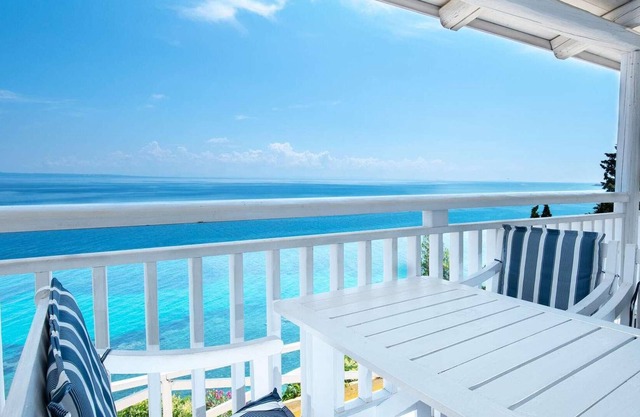 2 bed property with sea views, Vasilikos