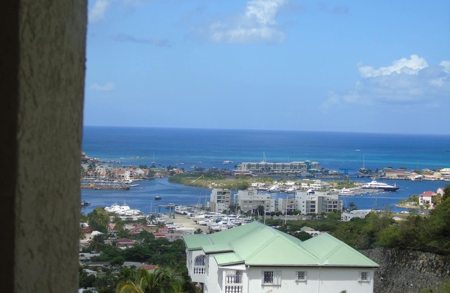 2 bed-rooms apt at Cole Bay with fantastic view