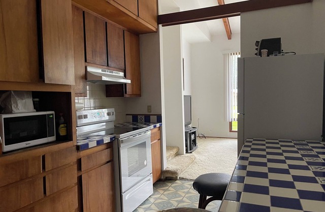 2 bedroom 1 bath for rent long and shorth term