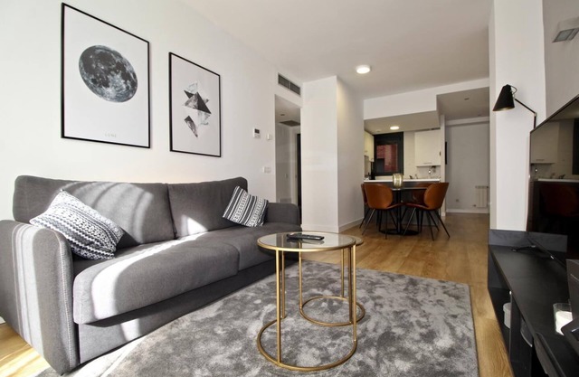 2 Bedroom 1 Bathroom apartment with pool in Atocha