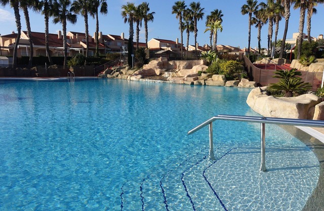 2 bedroom , 2 bathroom house , Communal Pool, WiFii, Aircon, Tennis