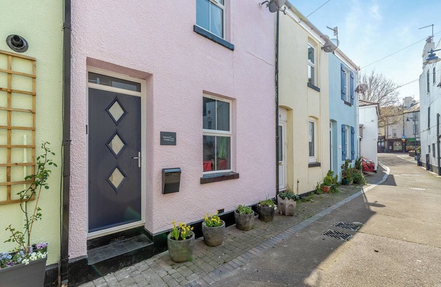 2 bedroom accommodation in Teignmouth